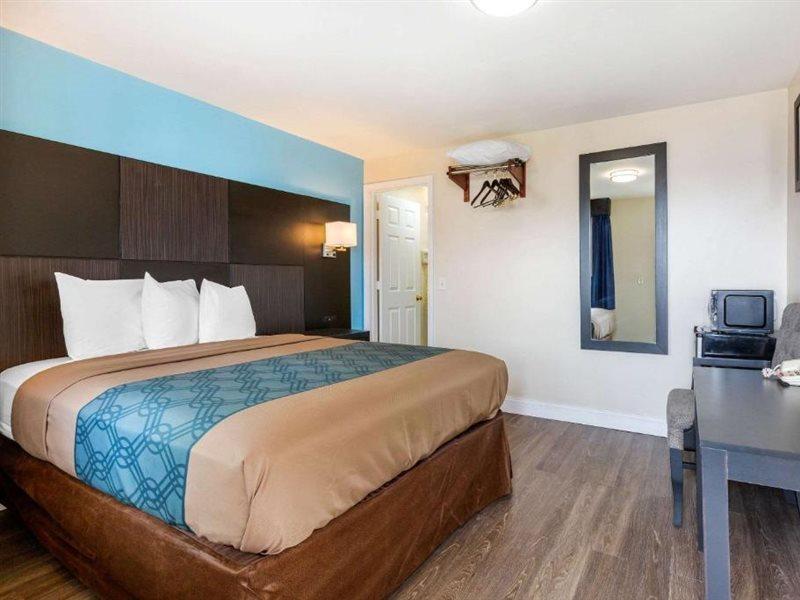 Econo Lodge By Choice - Cape Cod West Yarmouth Exteriör bild