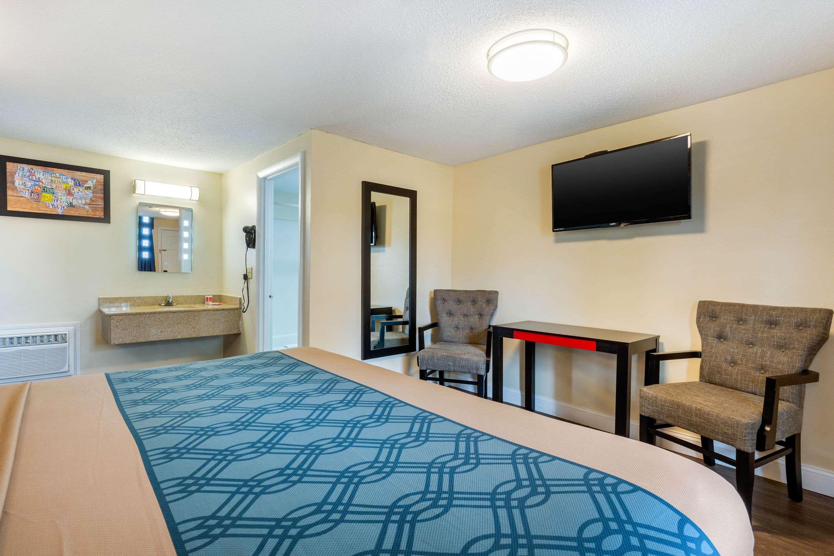 Econo Lodge By Choice - Cape Cod West Yarmouth Exteriör bild