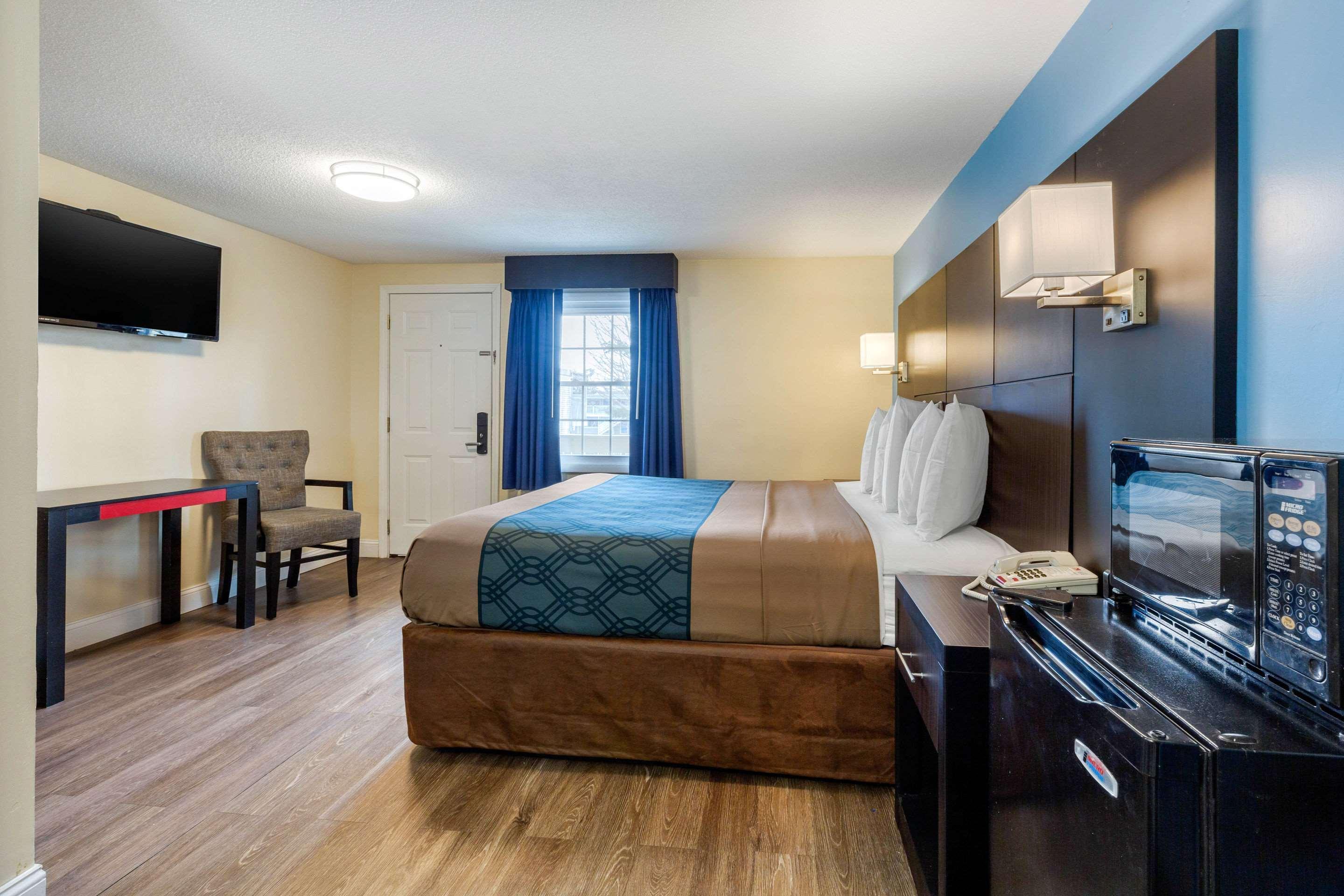 Econo Lodge By Choice - Cape Cod West Yarmouth Exteriör bild