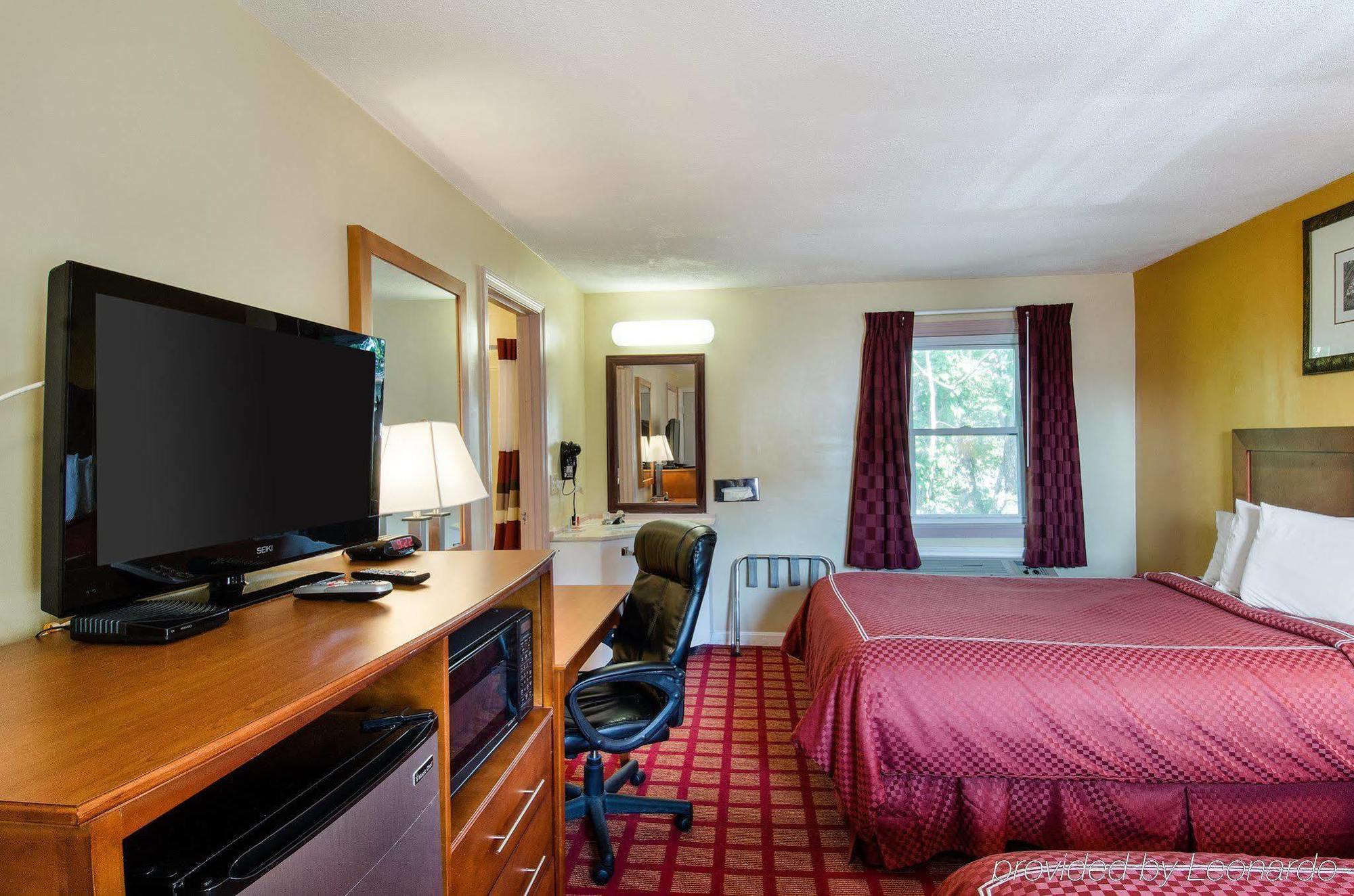 Econo Lodge By Choice - Cape Cod West Yarmouth Exteriör bild